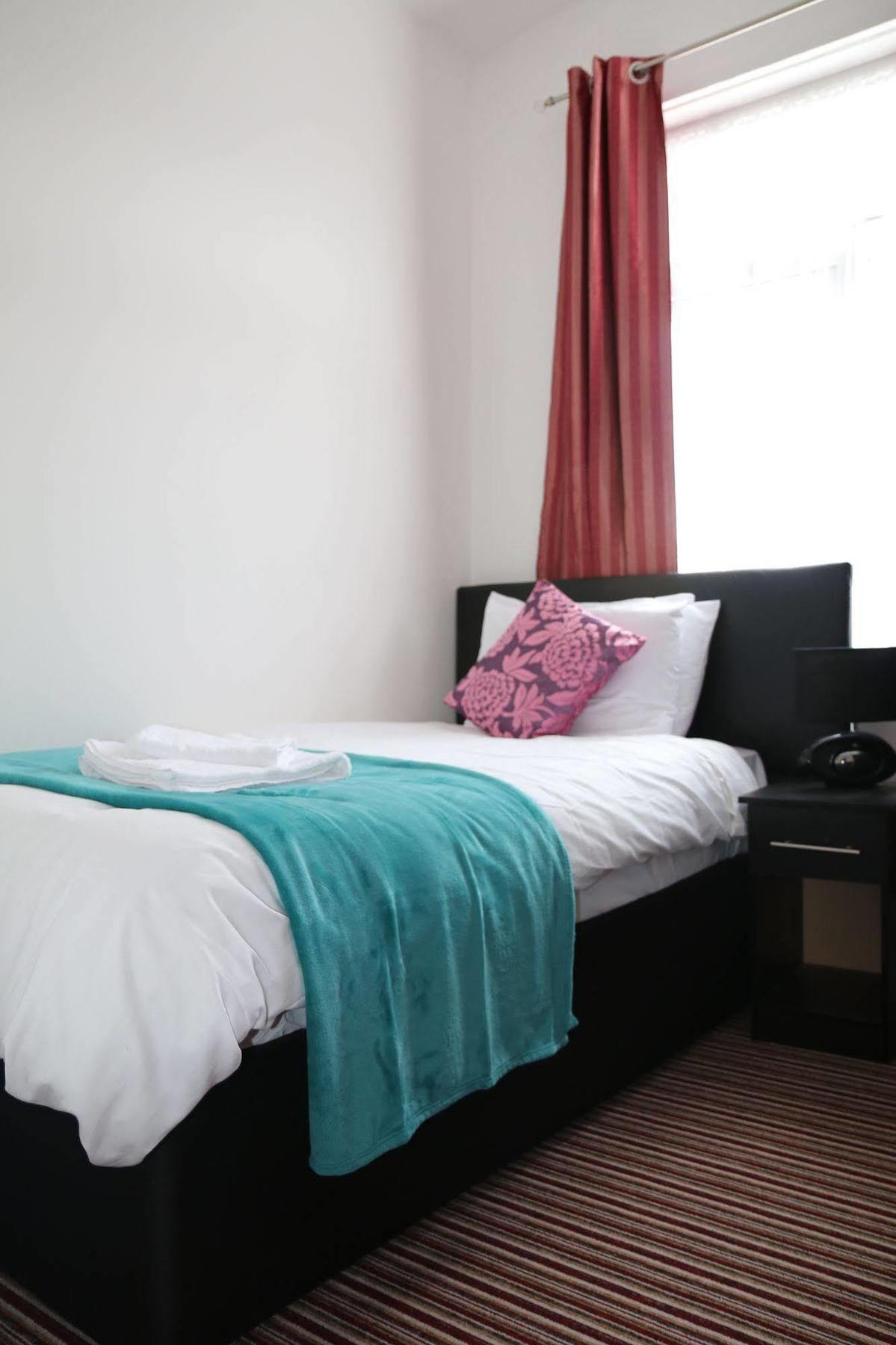 Metro House Star Accommodation Londra Dış mekan fotoğraf