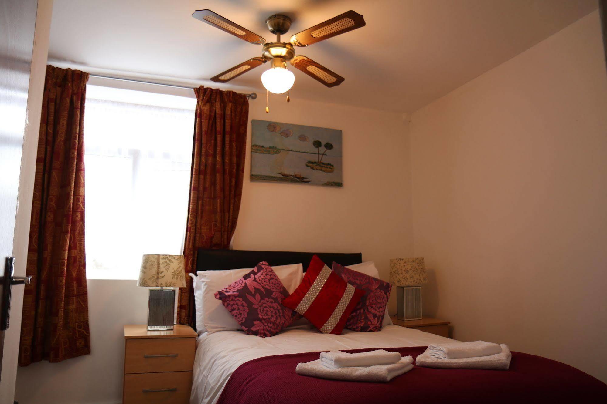 Metro House Star Accommodation Londra Dış mekan fotoğraf
