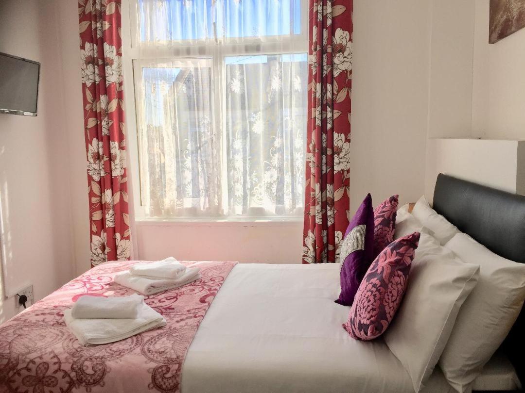 Metro House Star Accommodation Londra Dış mekan fotoğraf